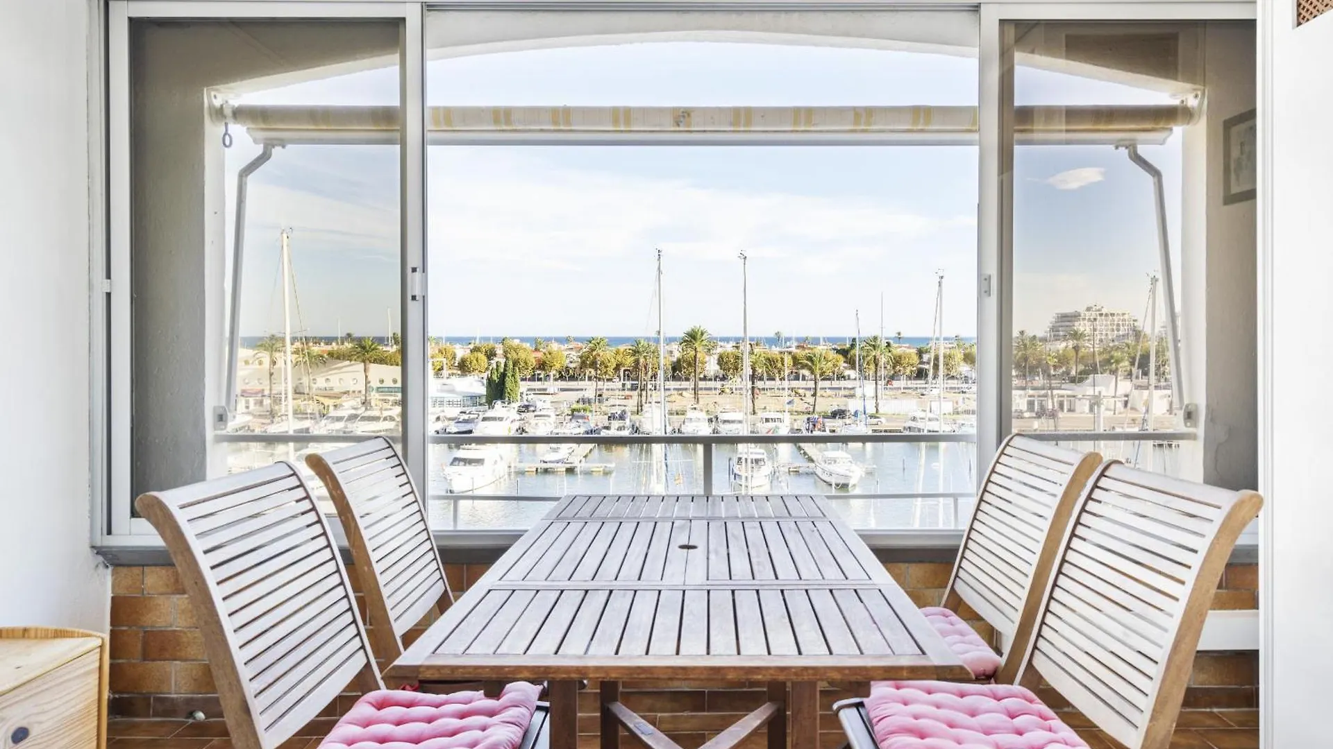 Apartment Welcs Apartamento 227 Emp Con Vistas Al Canal Empuriabrava Spain